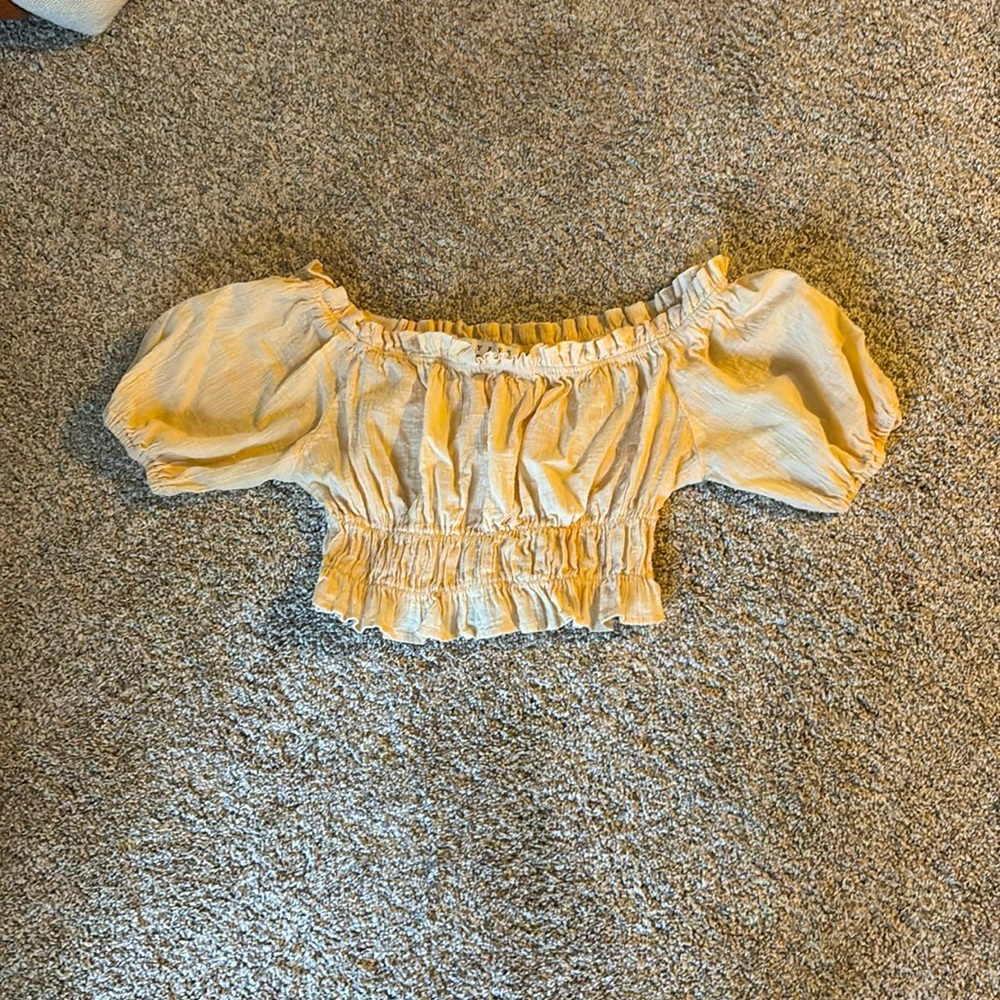 Crop top shirt more on the tan side, puffy sleeves and top.